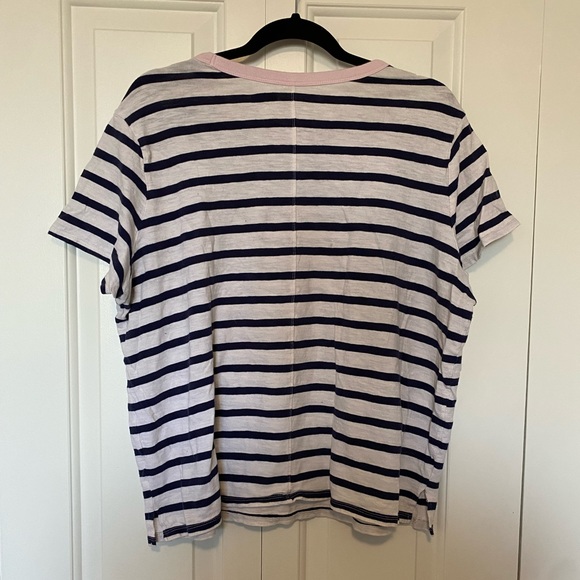 🎉5/$30 - Old Navy tee - Picture 3 of 3